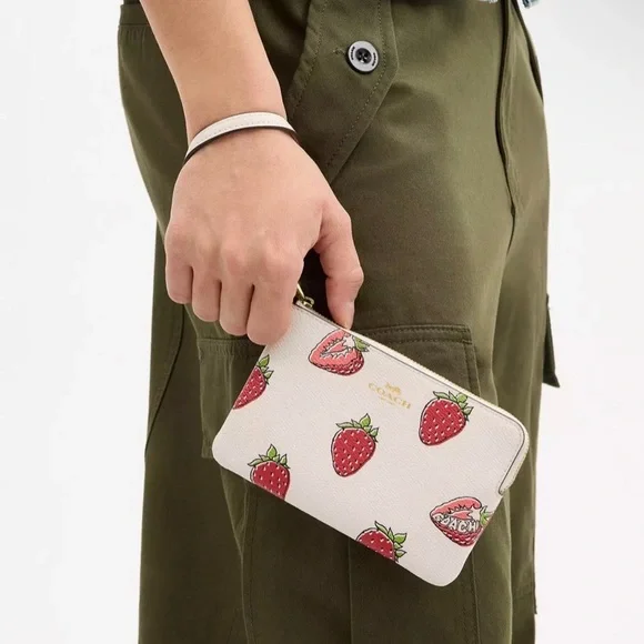 Coach Strawberry Print Wristlet NWT SOLD OUT 📍❤️‍🔥 - Picture 3 of 3